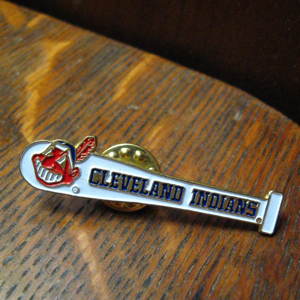 ⚾️ Cleveland Indians Unocal 76 Vintage Lapel Pin